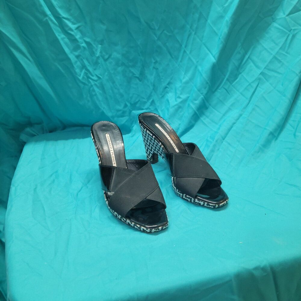 Donald J. Pliner Brand Wedge Heels Size 7 - Picture 1 of 5